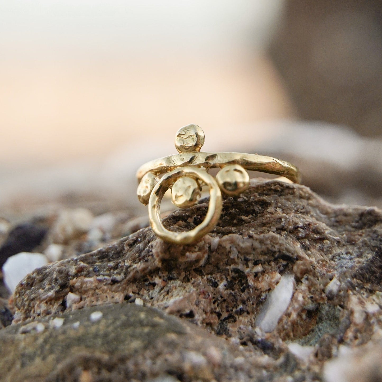 Rings Pebble Glow Ring